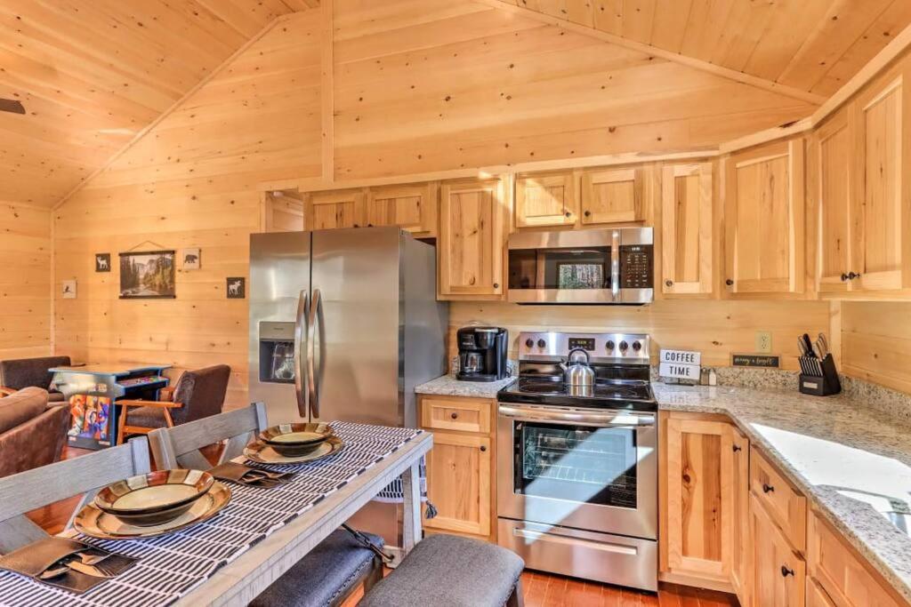 New Serene, Fun & Comfy Cabin- Covered Deck, Grill, Arcade Murphy Exteriör bild