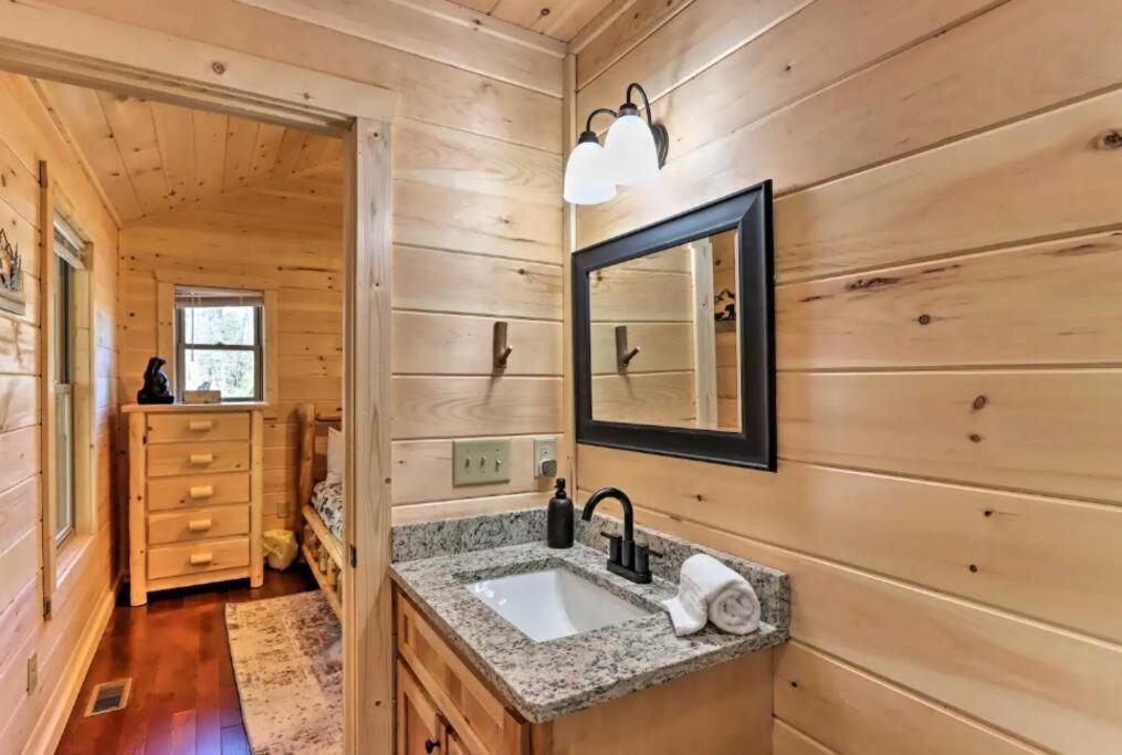 New Serene, Fun & Comfy Cabin- Covered Deck, Grill, Arcade Murphy Exteriör bild